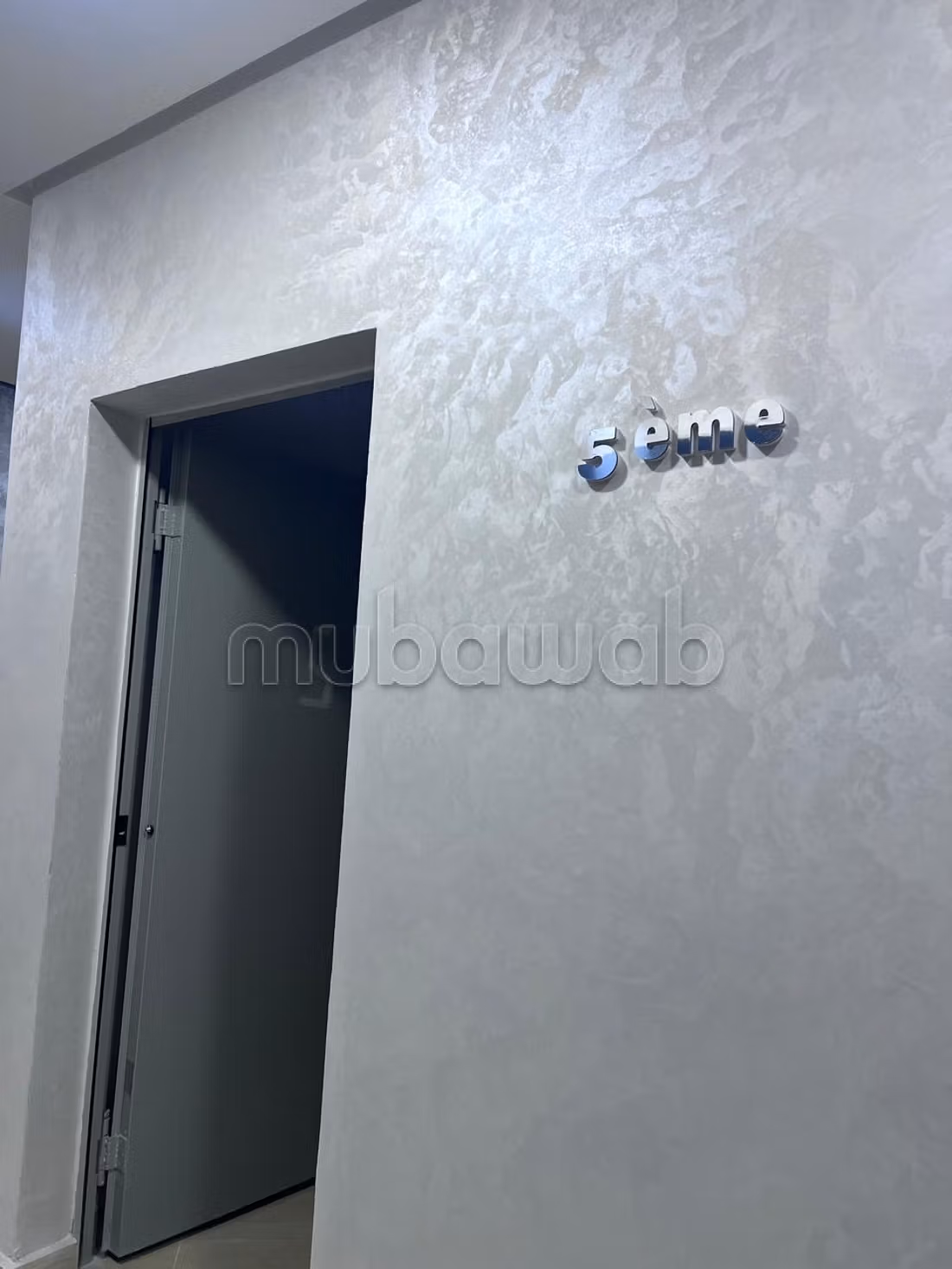 Office rental in Hamria. Total area 87 m². With elevator and terrace