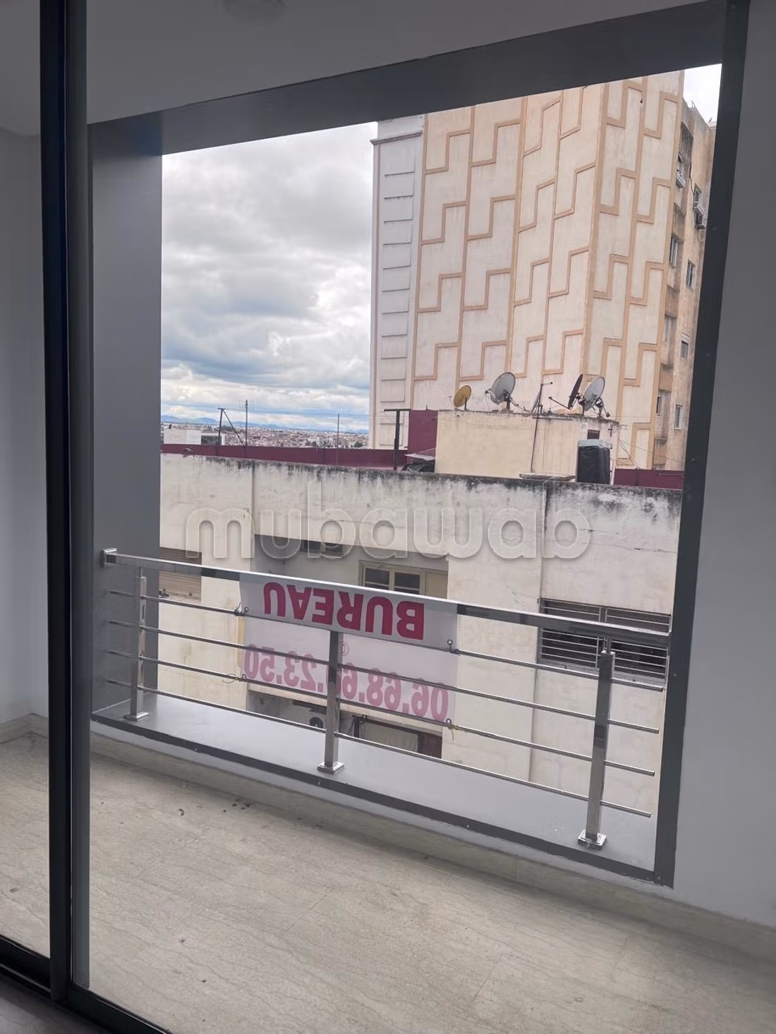 Office rental in Hamria. Total area 87 m². With elevator and terrace