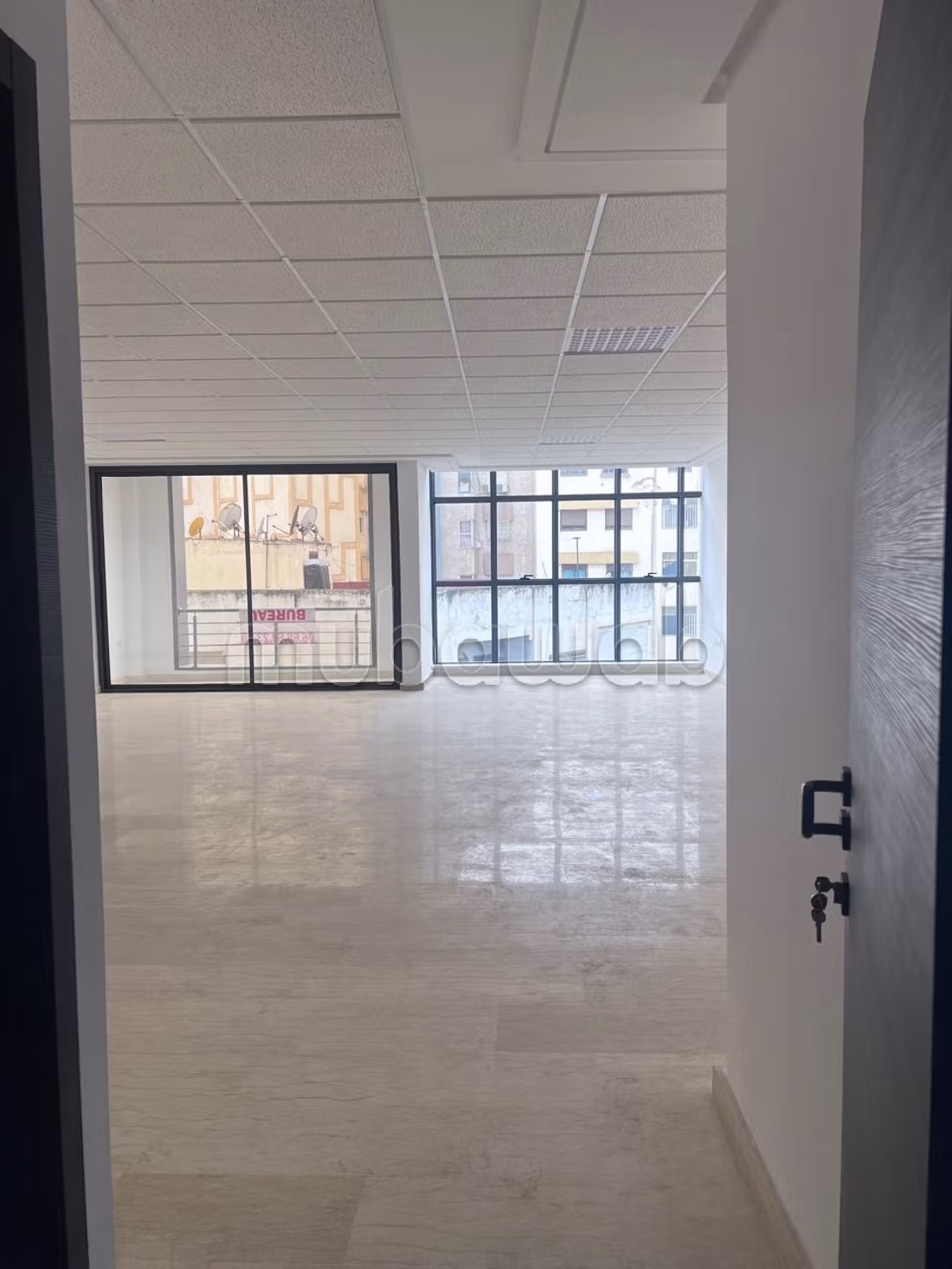 Office rental in Hamria. Total area 87 m². With elevator and terrace