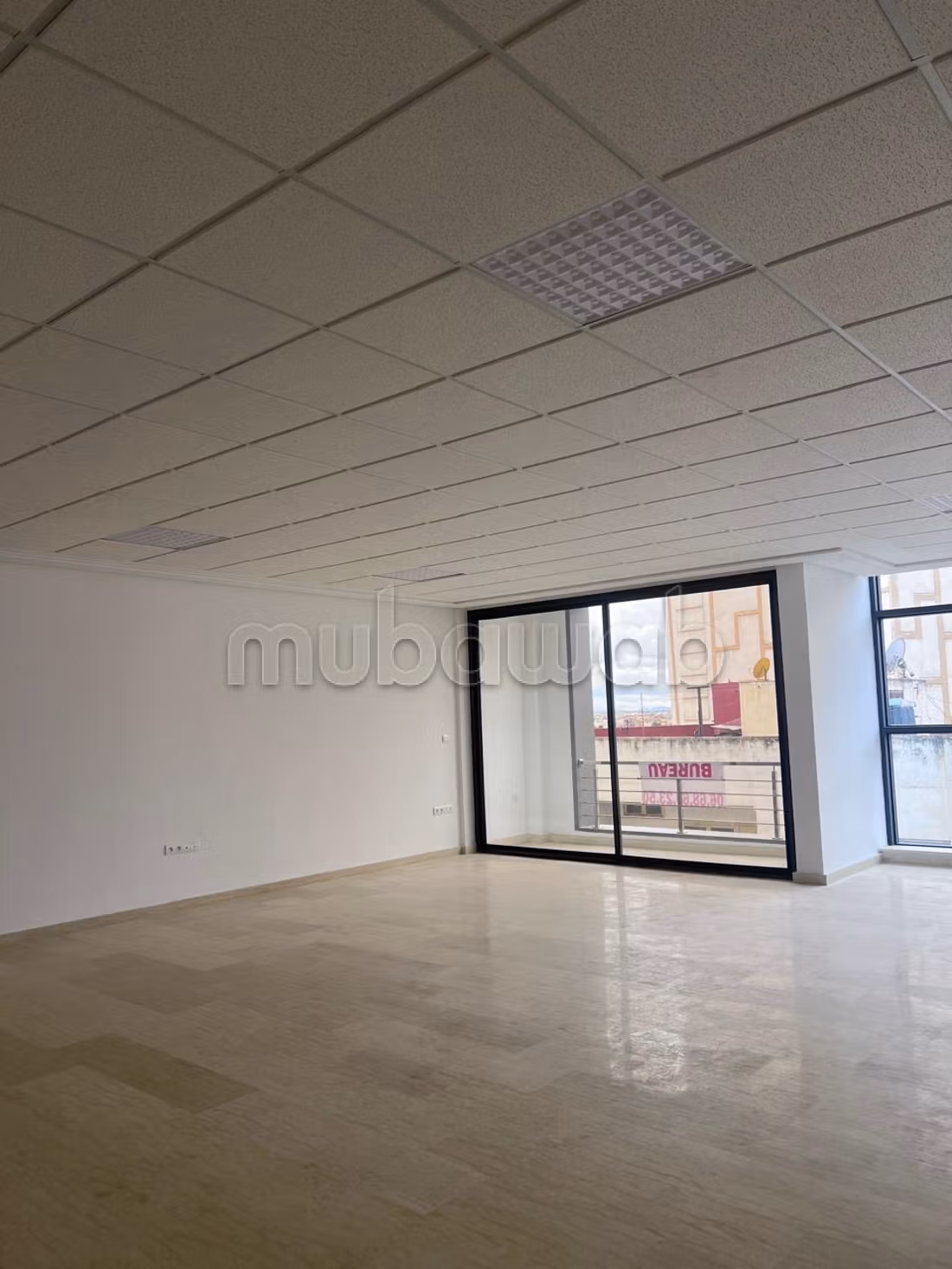 Office rental in Hamria. Total area 87 m². With elevator and terrace