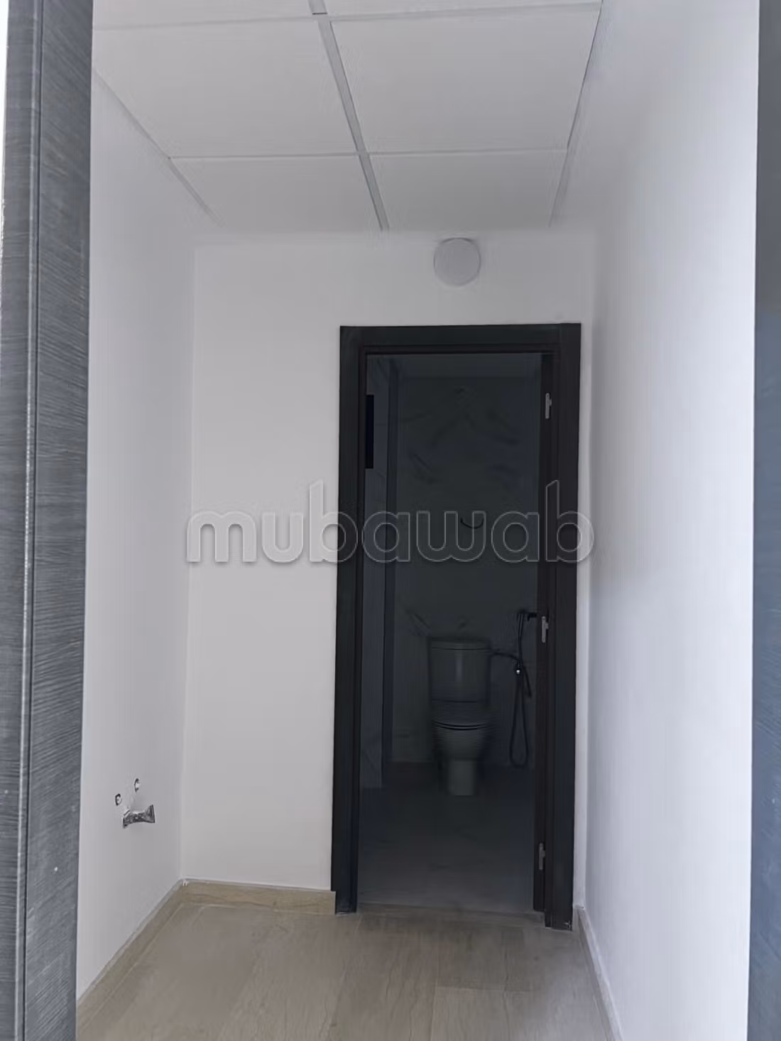 Office rental in Hamria. Total area 87 m². With elevator and terrace