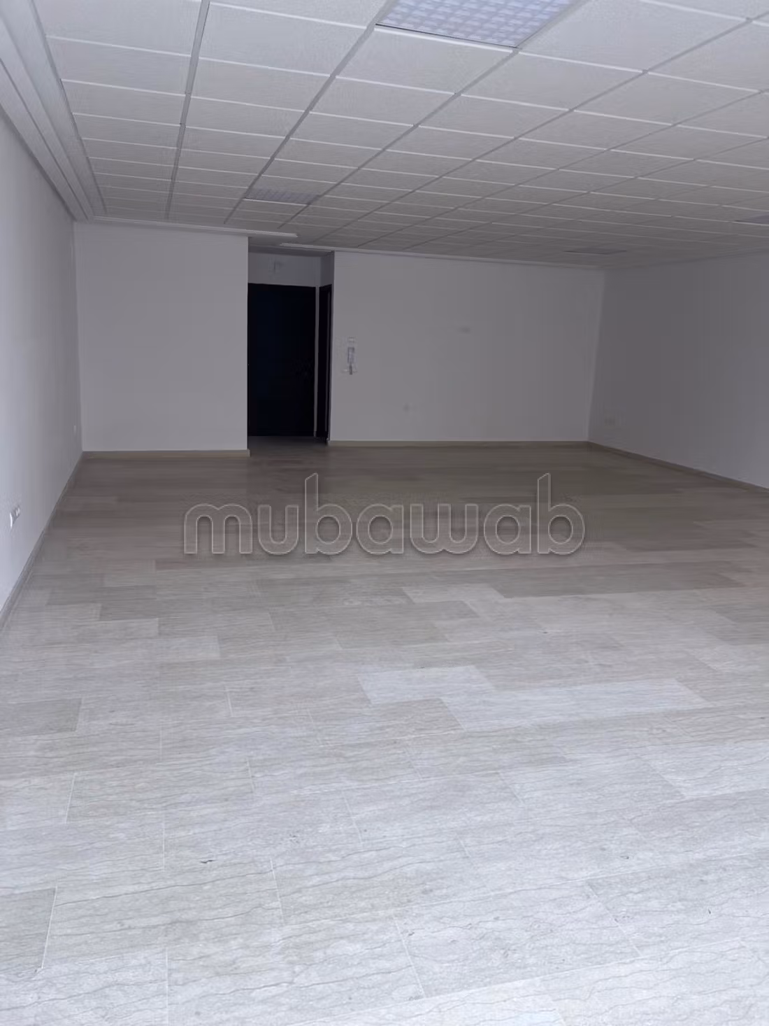 Office rental in Hamria. Total area 87 m². With elevator and terrace
