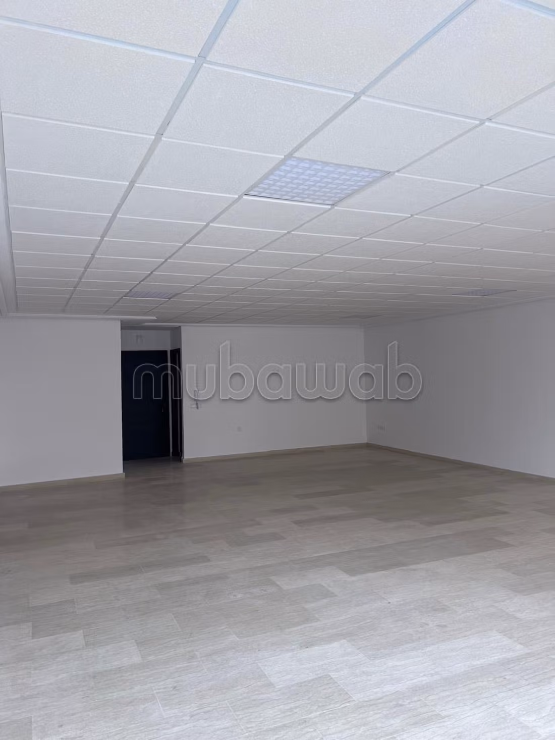 Office rental in Hamria. Total area 87 m². With elevator and terrace