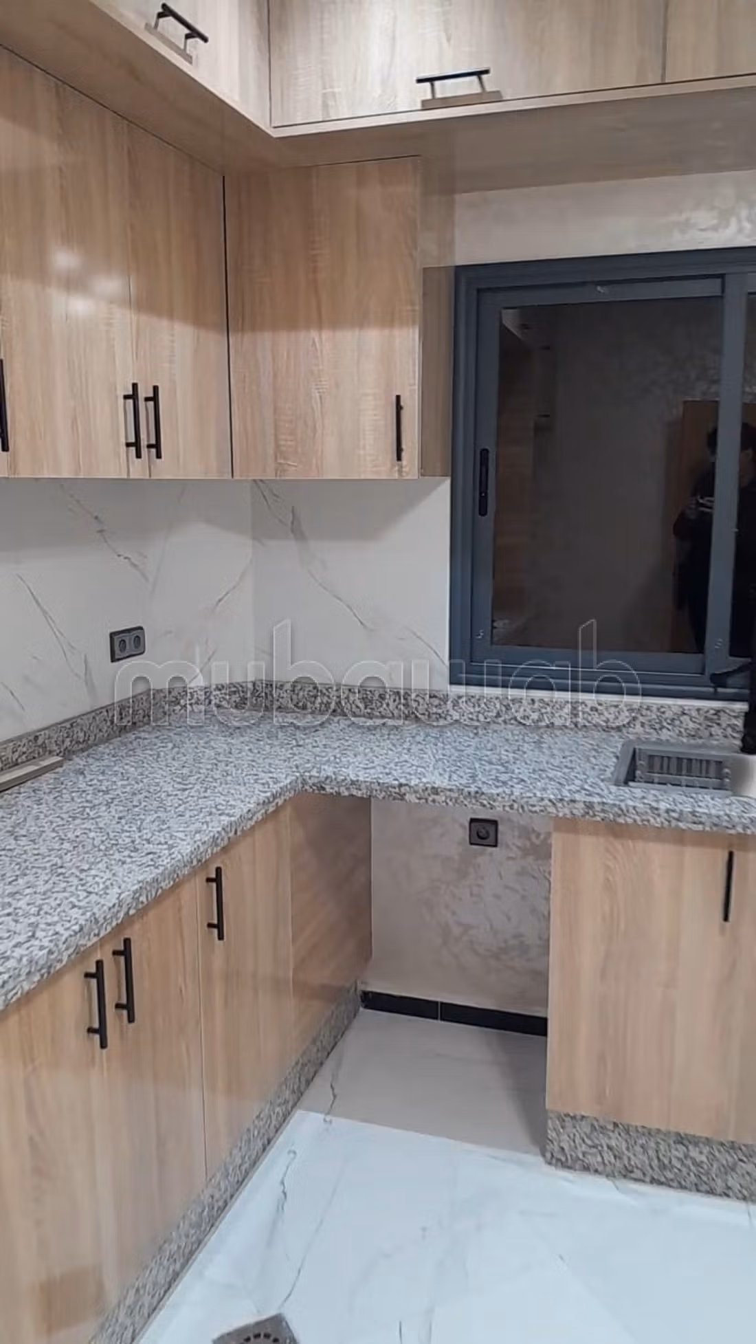 Appartement à vendre à Azrou. 3 grandes pièces. Porte solide et double vitrage