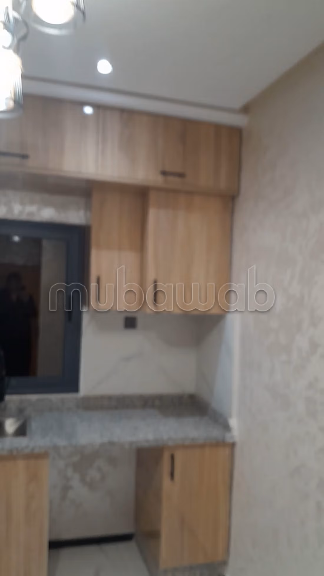 Appartement à vendre à Azrou. 3 grandes pièces. Porte solide et double vitrage
