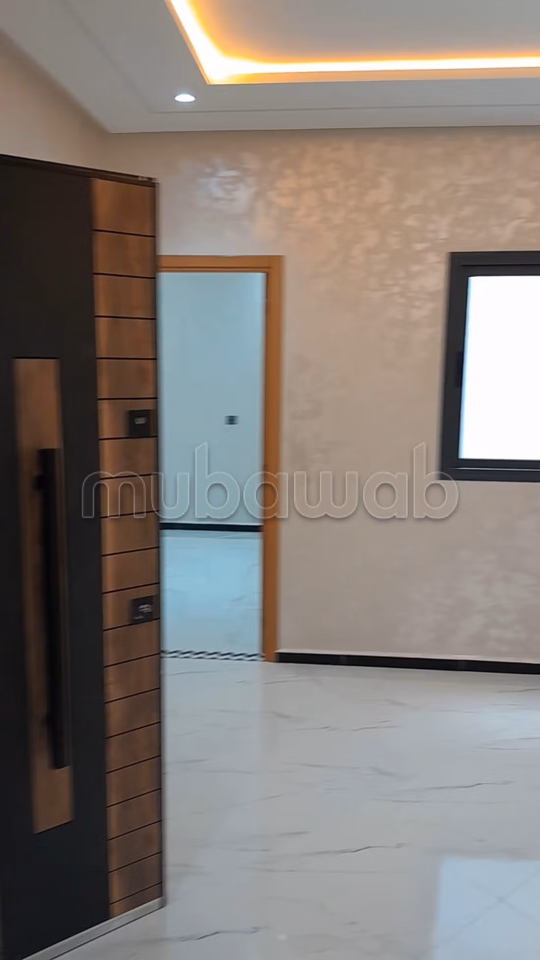 Appartement à vendre à Azrou. 3 grandes pièces. Porte solide et double vitrage