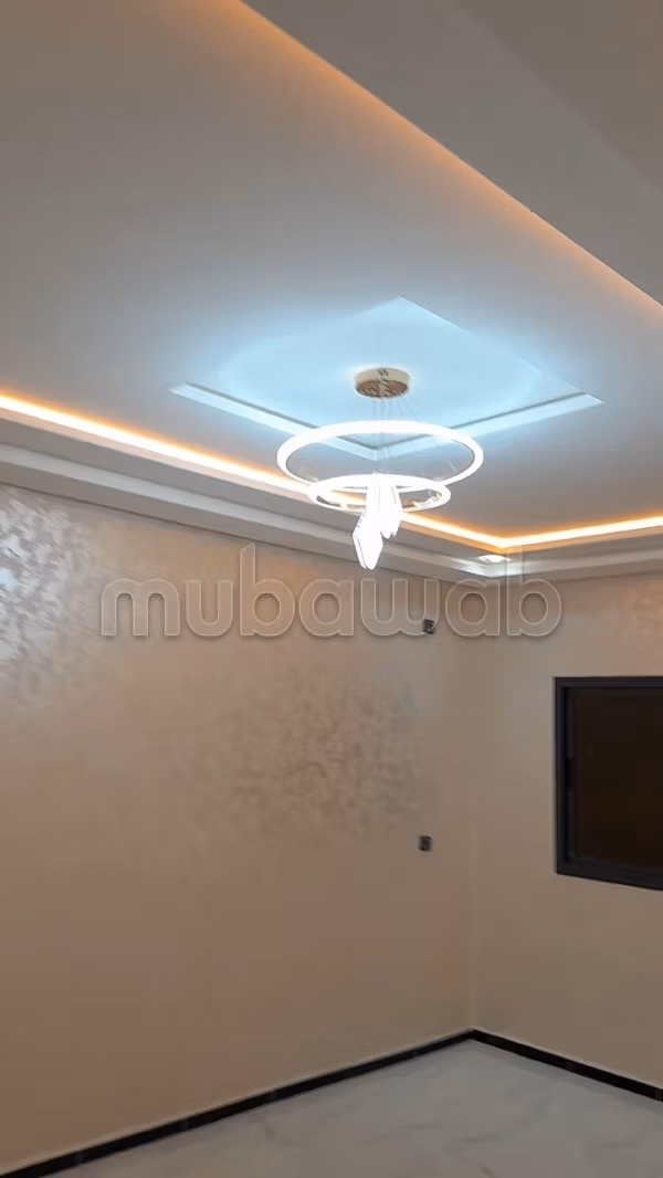 Apartamento en venta en Azrou. 3 habitaciones grandes. Puerta robusta y sistema de acristalamiento doble