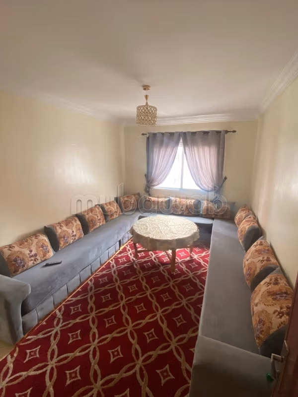 Appartements à louer à Hay Al Farah. 
Superficie 62 m². 
Salon Marocain, sécurité
