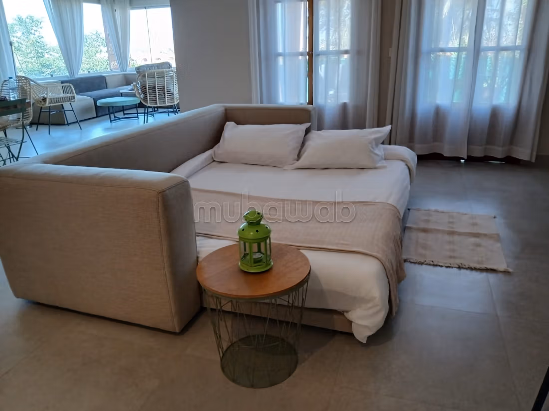 Louez cet appartement à Ennakhil Palmeraie.
3 grandes pièces.
Meublé — 2