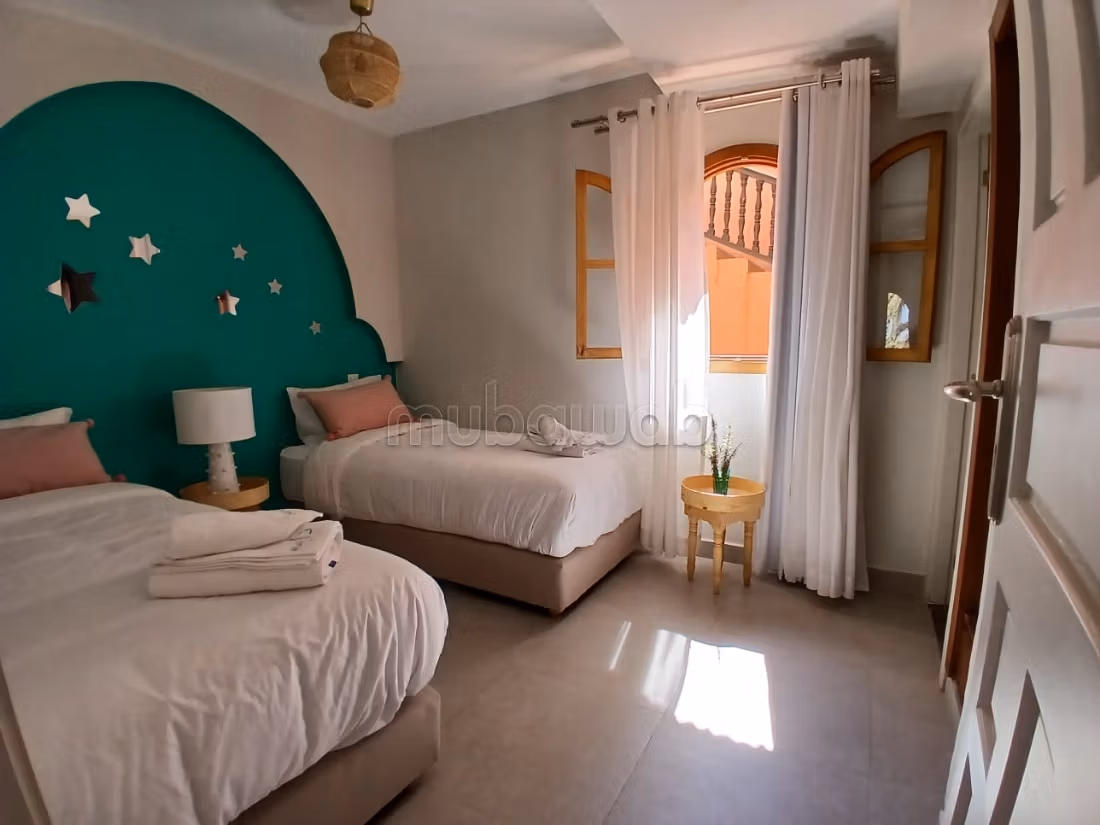 Louez cet appartement à Ennakhil Palmeraie.
3 grandes pièces.
Meublé — 5