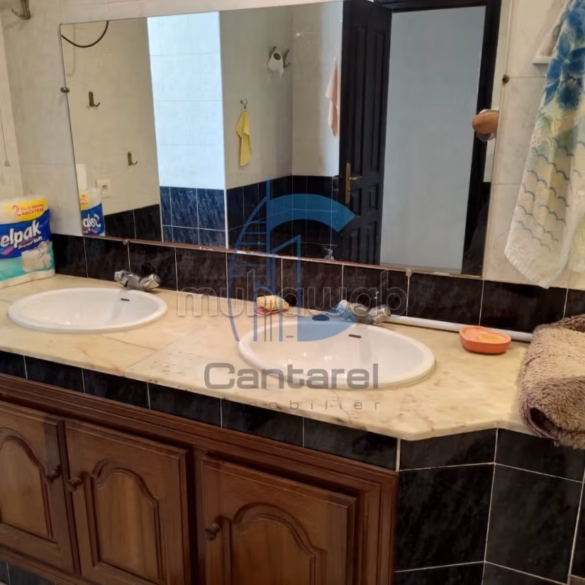 À louer appt vide avec grande terrasse rdc maarif — 4