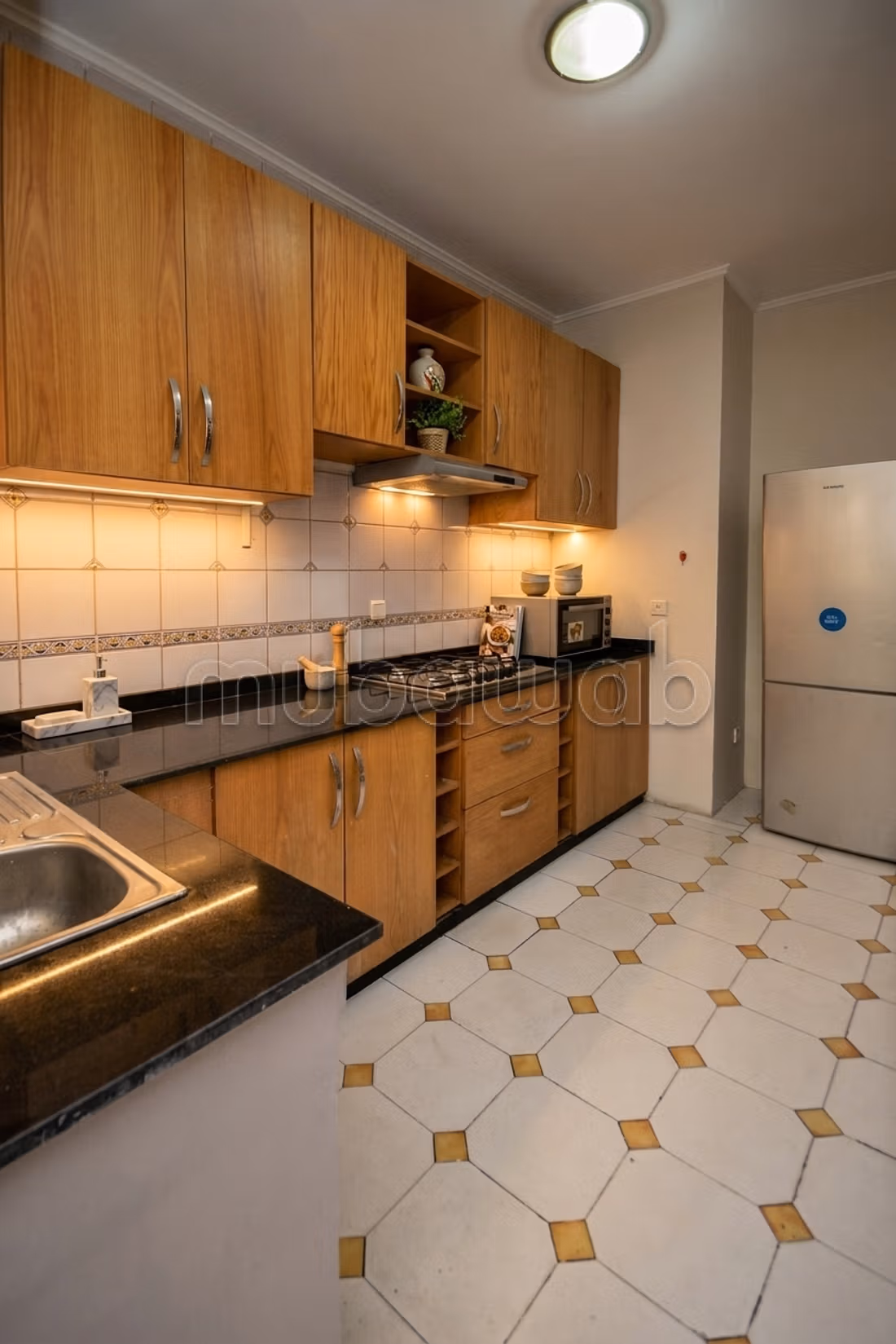 Gemeubileerd 2 kamers — Gauthier, Sebou straat