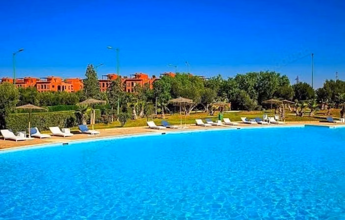 Apartment for sale in a secured residence with a pool