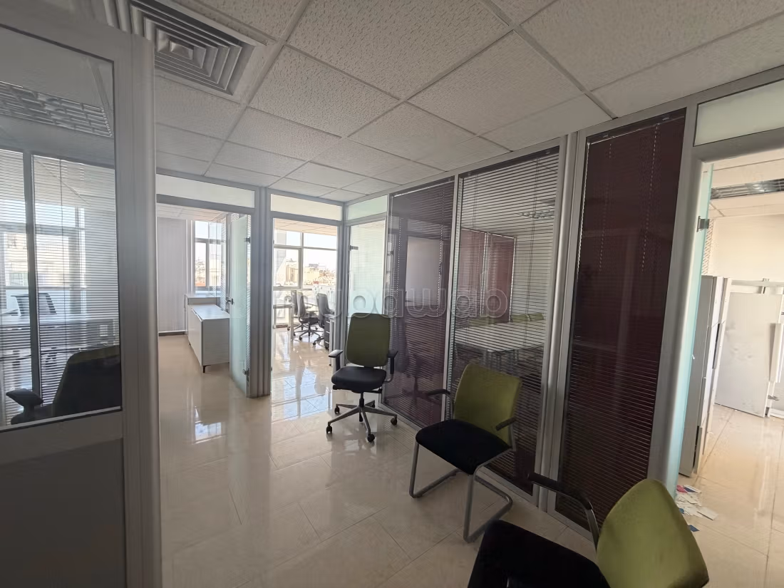 À louer: bureau entièrement équipé situé sur le boulevard Zerktouni