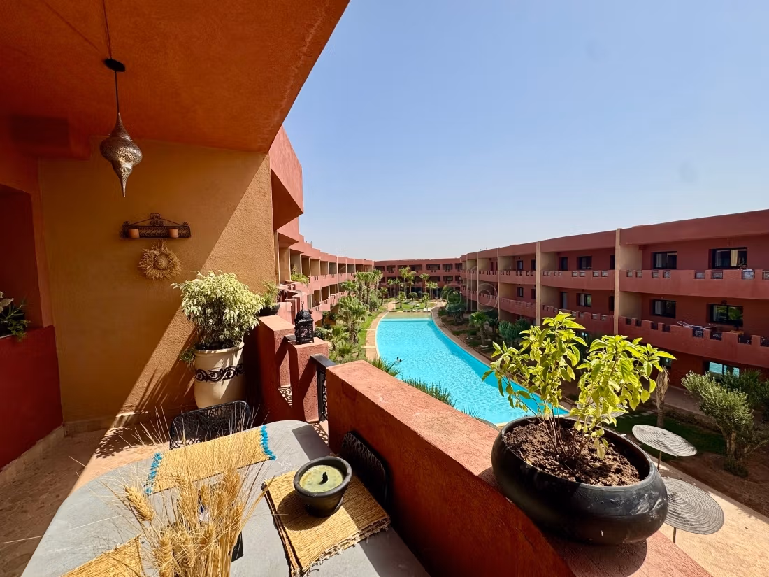 Appartement meublé dernier étage / Rés. Piscine