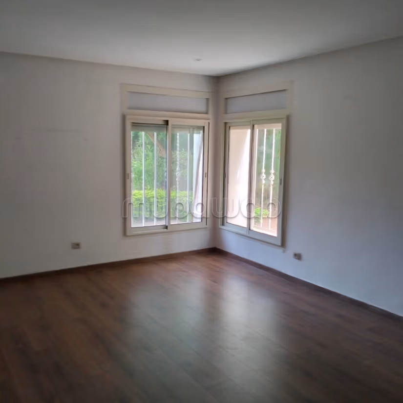 Location villa de haut standing en Hassan Centre Ville.
Surface de 500 m².
Belle terrasse et jardin