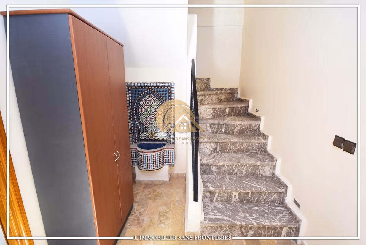 Villa arredata di 144 m² con 2 giardini privati in vendita ad Afaq