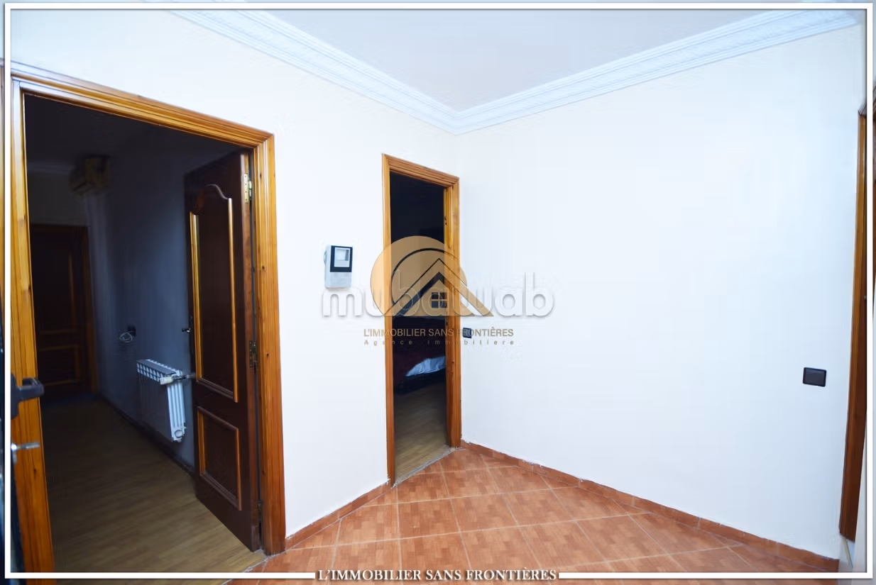 Villa arredata di 144 m² con 2 giardini privati in vendita ad Afaq