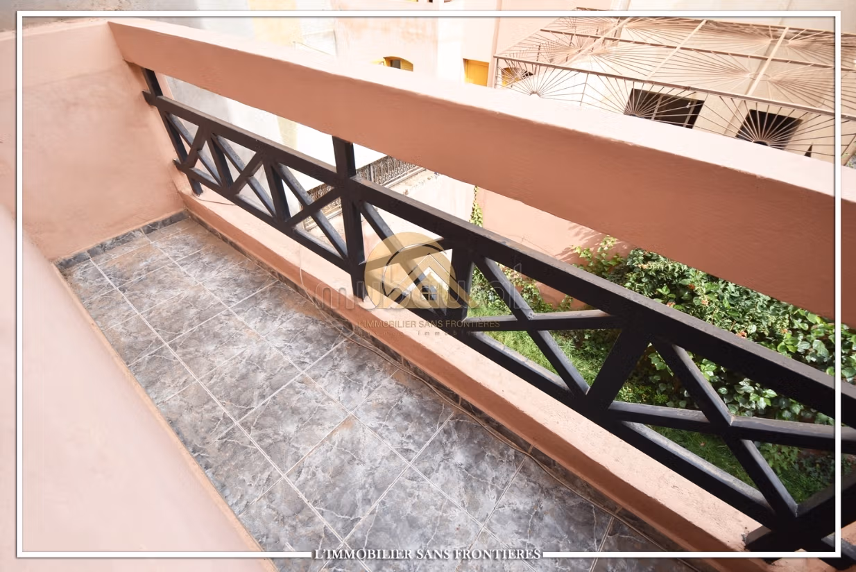 Villa arredata di 144 m² con 2 giardini privati in vendita ad Afaq