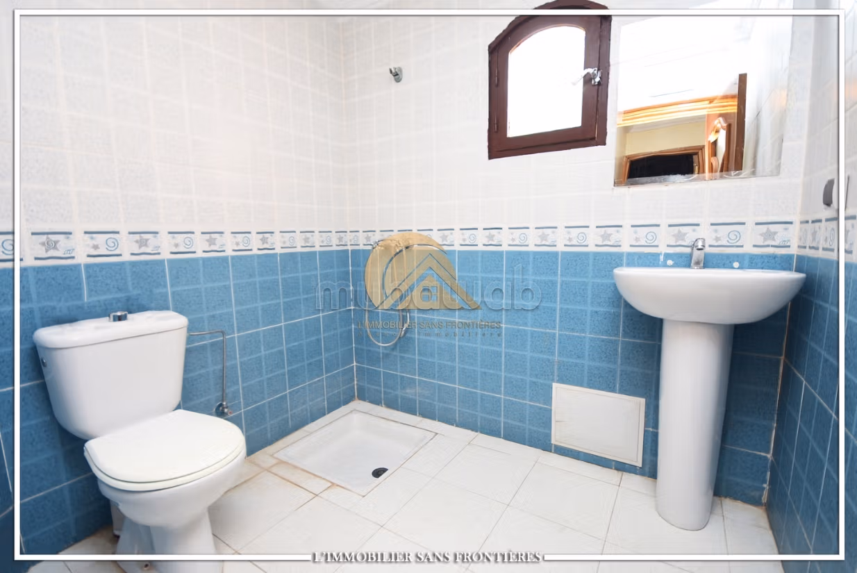 Villa arredata di 144 m² con 2 giardini privati in vendita ad Afaq