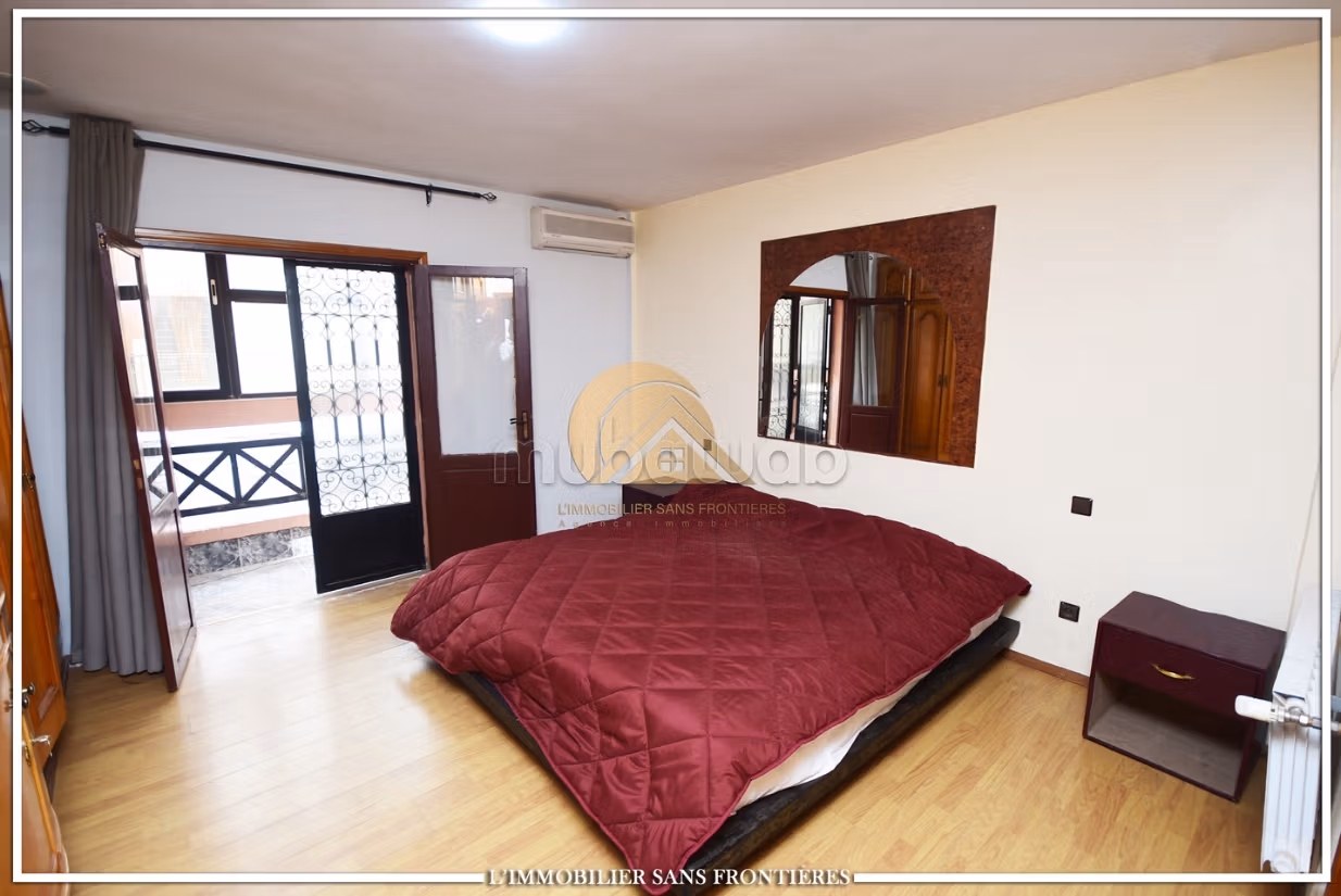 Villa arredata di 144 m² con 2 giardini privati in vendita ad Afaq