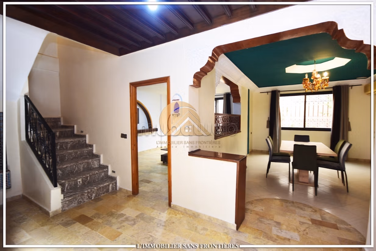 Villa arredata di 144 m² con 2 giardini privati in vendita ad Afaq