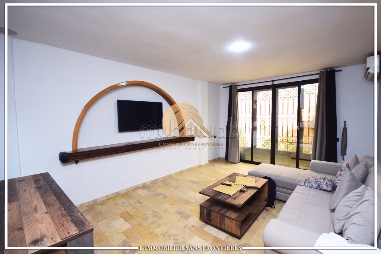 Villa arredata di 144 m² con 2 giardini privati in vendita ad Afaq