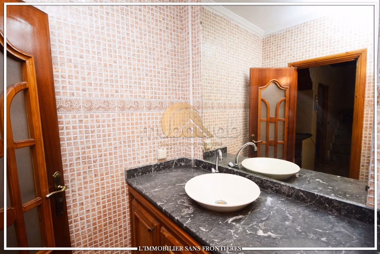 Villa arredata di 144 m² con 2 giardini privati in vendita ad Afaq