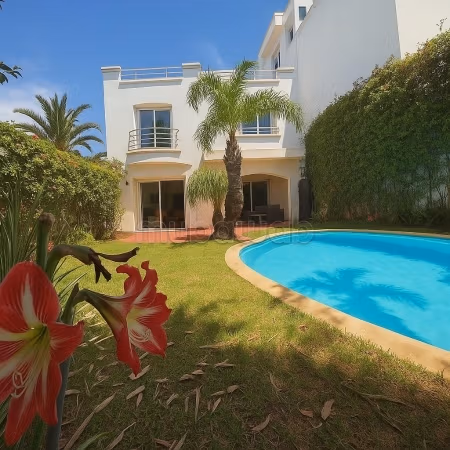 Superbe villa à louer à Ain Diab. 6 grandes pièces. Meublé