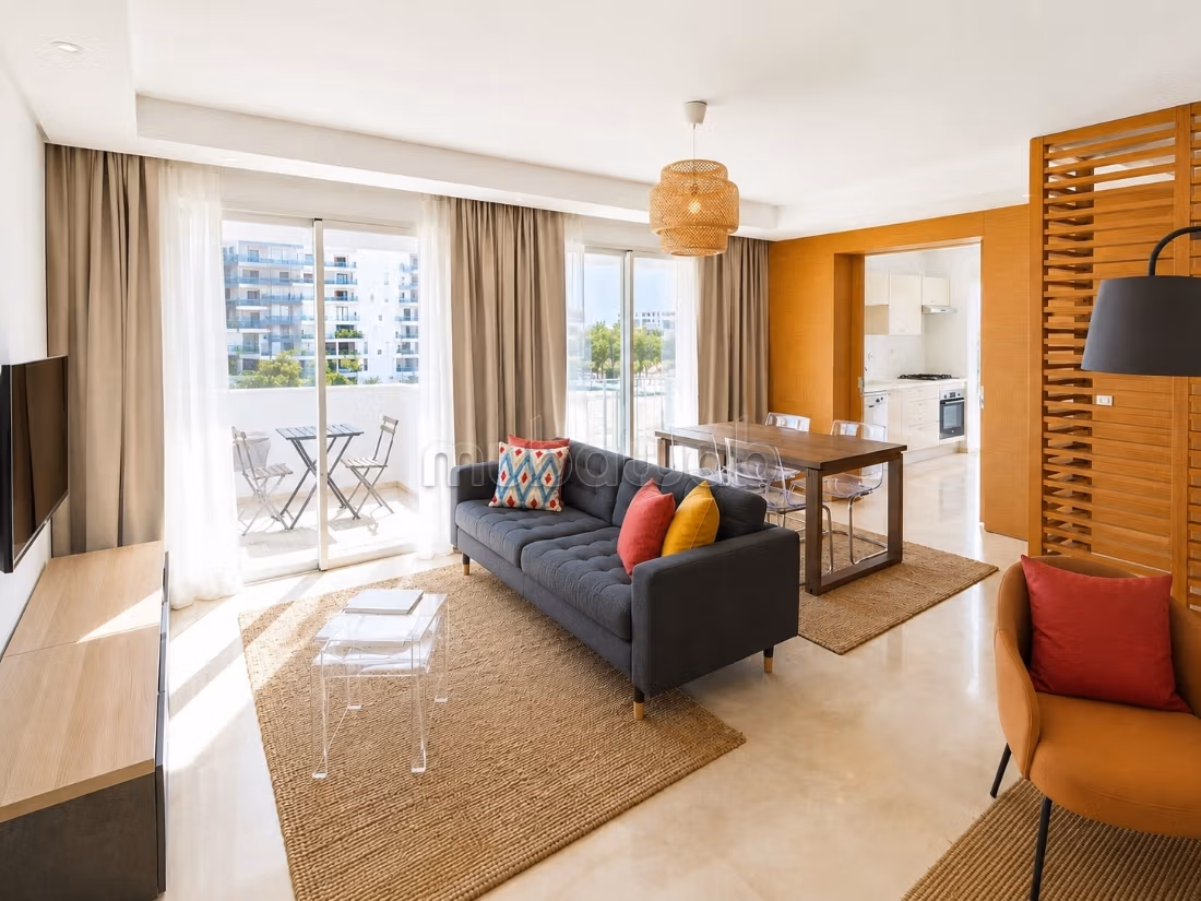 Superbe appartement à louer à Casablanca Finance City.
Superficie 130 m².
Meublé