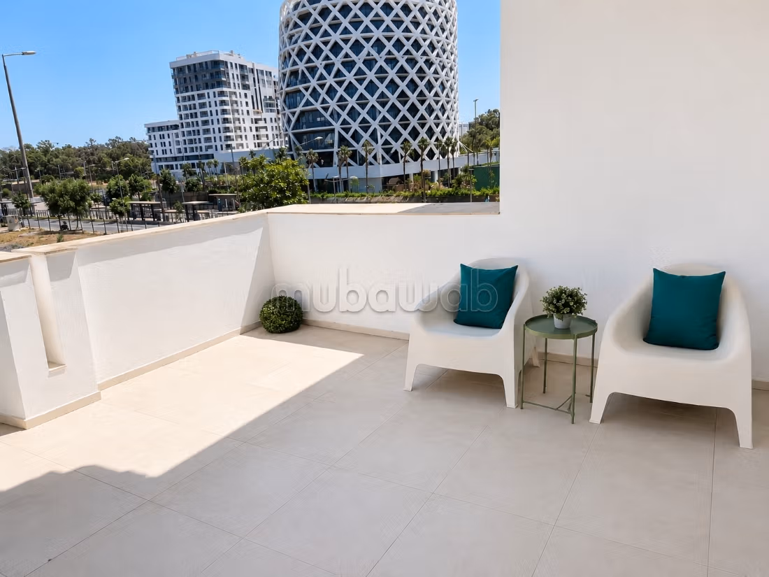 Superbe appartement à louer à Casablanca Finance City.
Superficie 130 m².
Meublé — 4