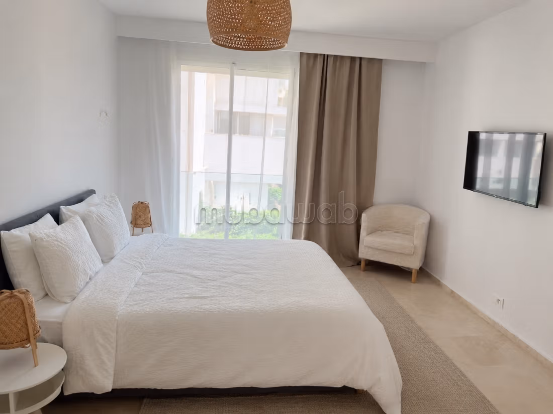 Superbe appartement à louer à Casablanca Finance City.
Superficie 130 m².
Meublé — 5