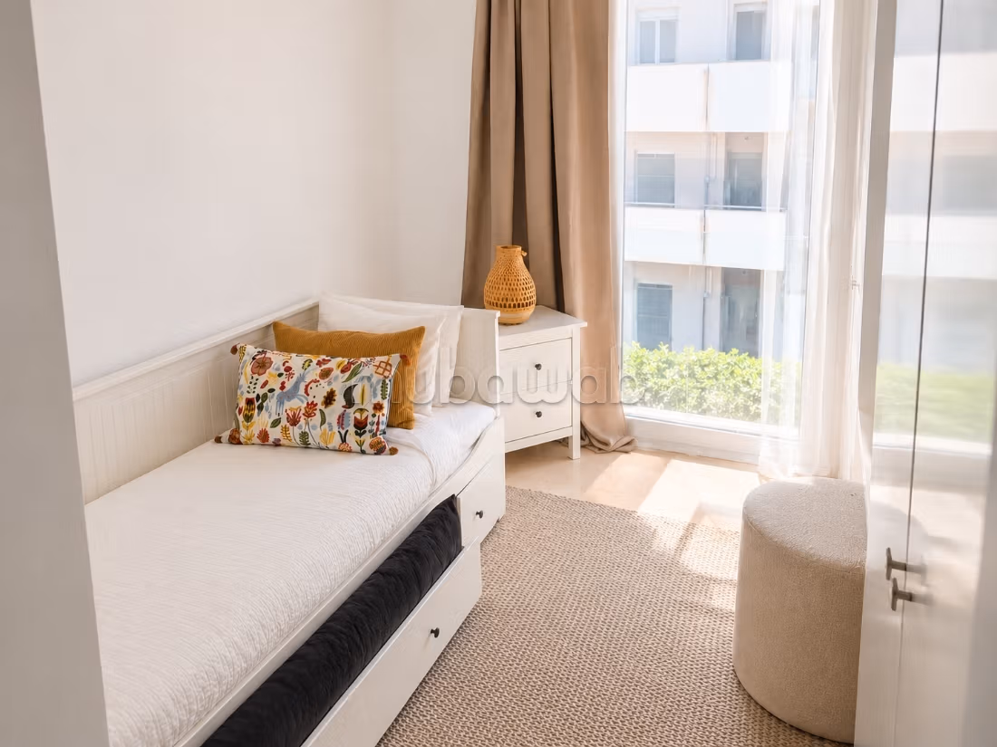 Superbe appartement à louer à Casablanca Finance City.
Superficie 130 m².
Meublé — 6