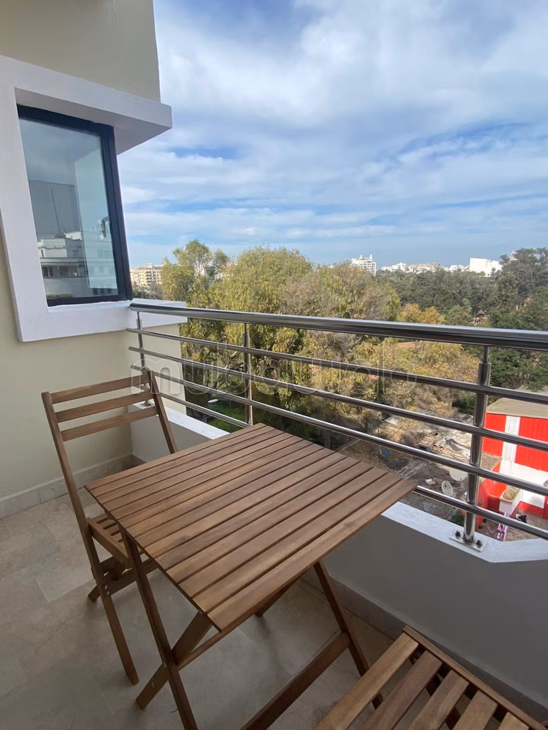 Vue dégagée sur parc, appartement moderne à louer à palmier