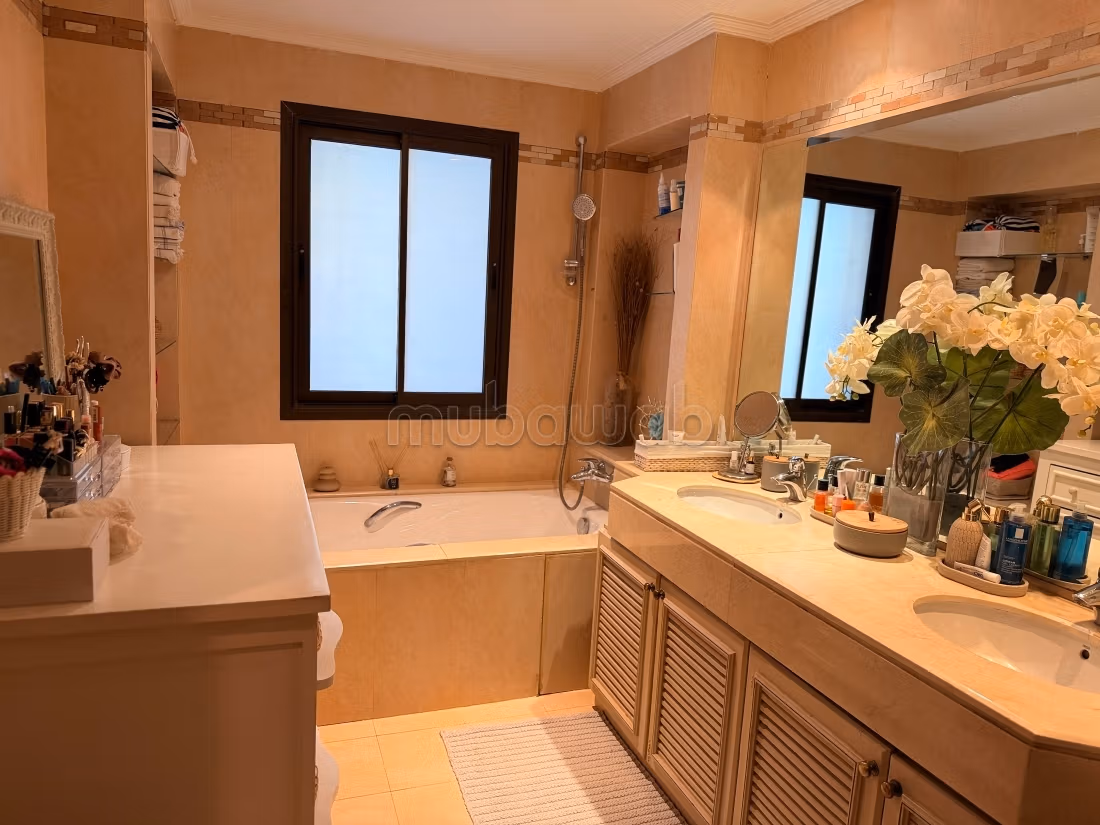 Agdal: Bel appartement à louer meublé, en 3 Ch, résidence avec jardin et Piscine commune