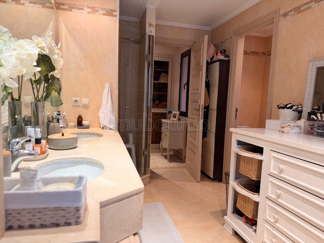 Agdal: Bel appartement à louer meublé, en 3 Ch, résidence avec jardin et Piscine commune