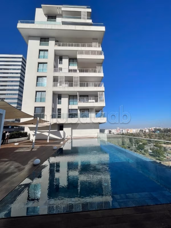 CFC CASA FINANCE CITY, for rent an apartment with 3 bedrooms without direct view