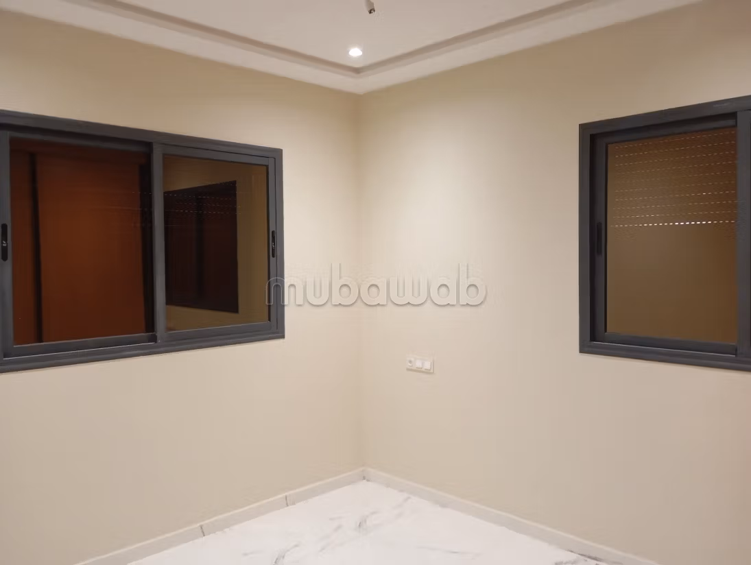 Appartement à l'achat à Al bassatine. 
3 chambres agréables. 
Ascenseur