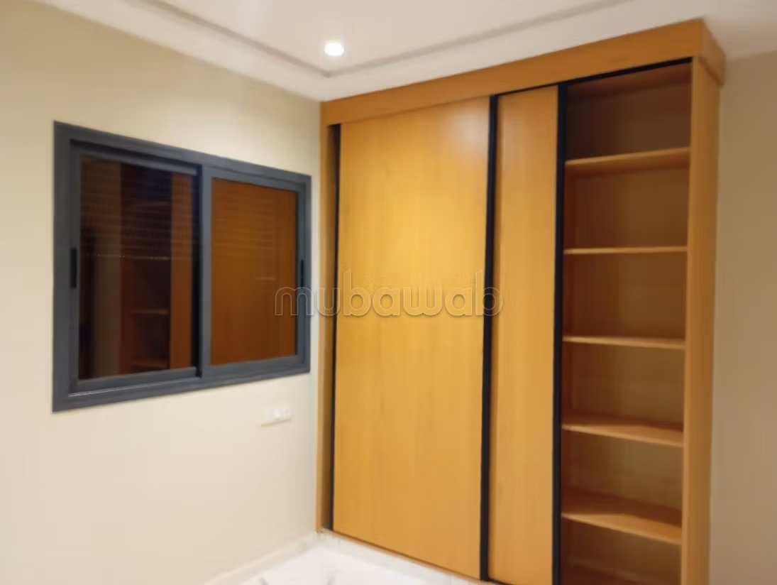Appartement à l'achat à Al bassatine. 
3 chambres agréables. 
Ascenseur