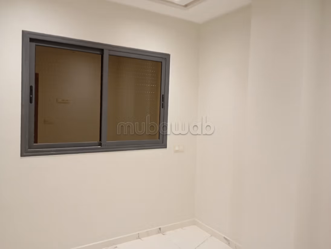 Appartement à l'achat à Al bassatine. 
3 chambres agréables. 
Ascenseur