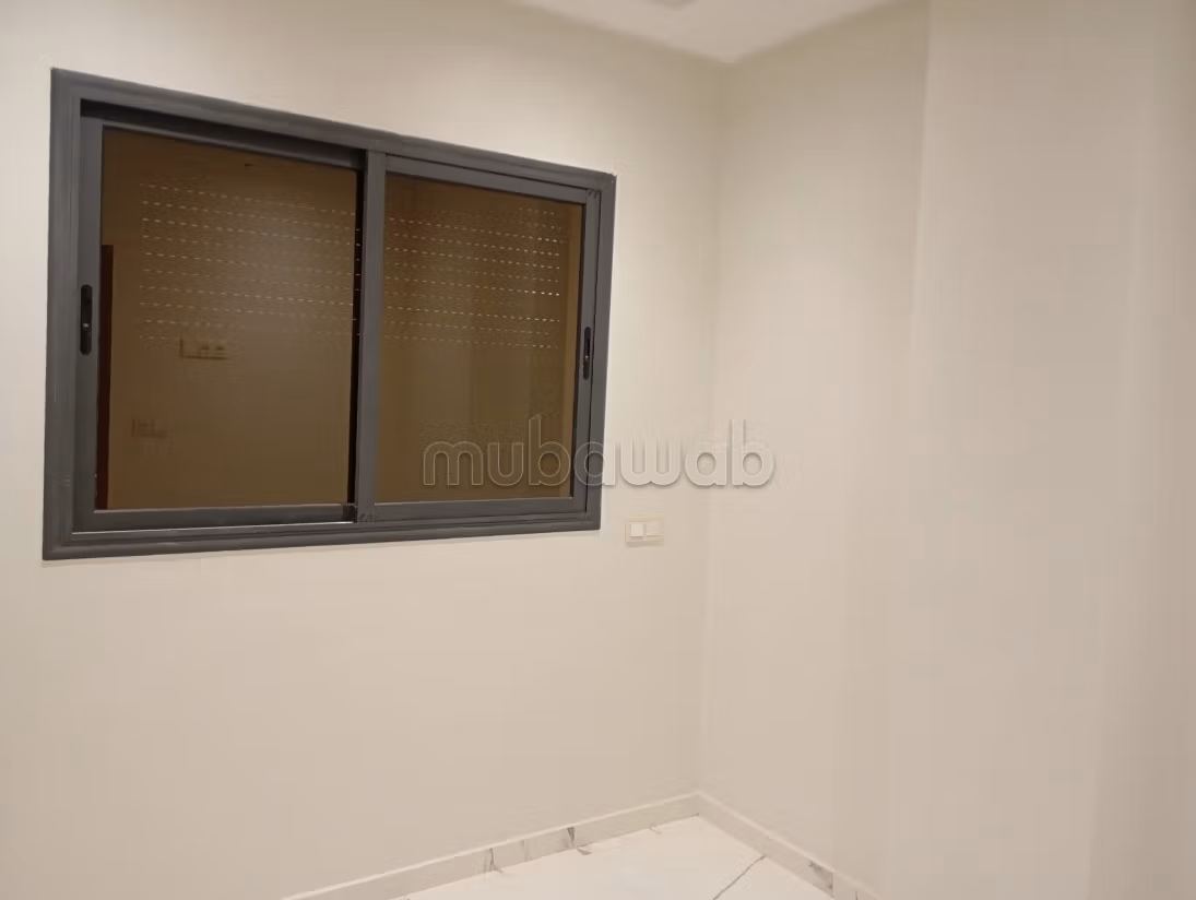 Appartement à l'achat à Al bassatine. 
3 chambres agréables. 
Ascenseur