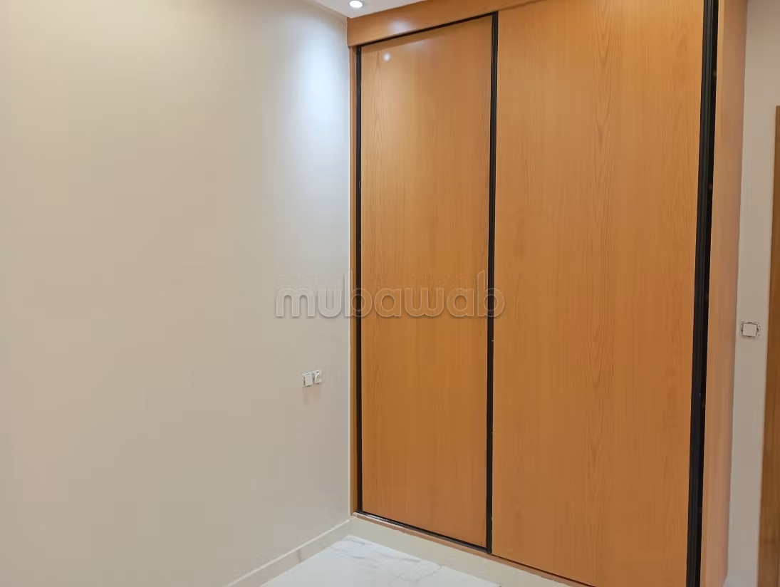 Appartement à l'achat à Al bassatine. 
3 chambres agréables. 
Ascenseur