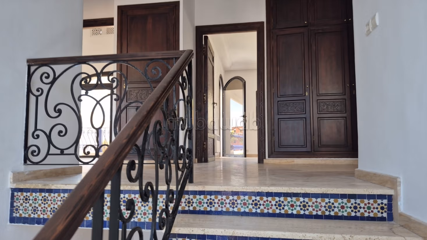 Villa de luxe à louer à Harhoura.
Surface de 500 m².
Concierge et climatisation
