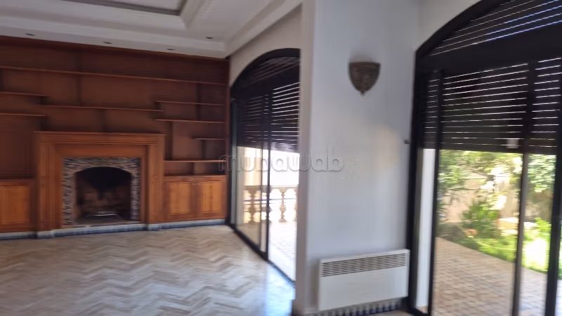 Luxury villa for rent in Harhoura. Area of 500 m². Concierge and air conditioning