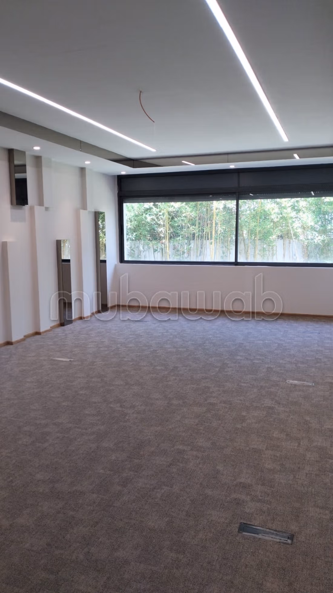Bureaux en location à Souissi. 
Superficie 700 m². 
Porte blindée et résidence sécurisée