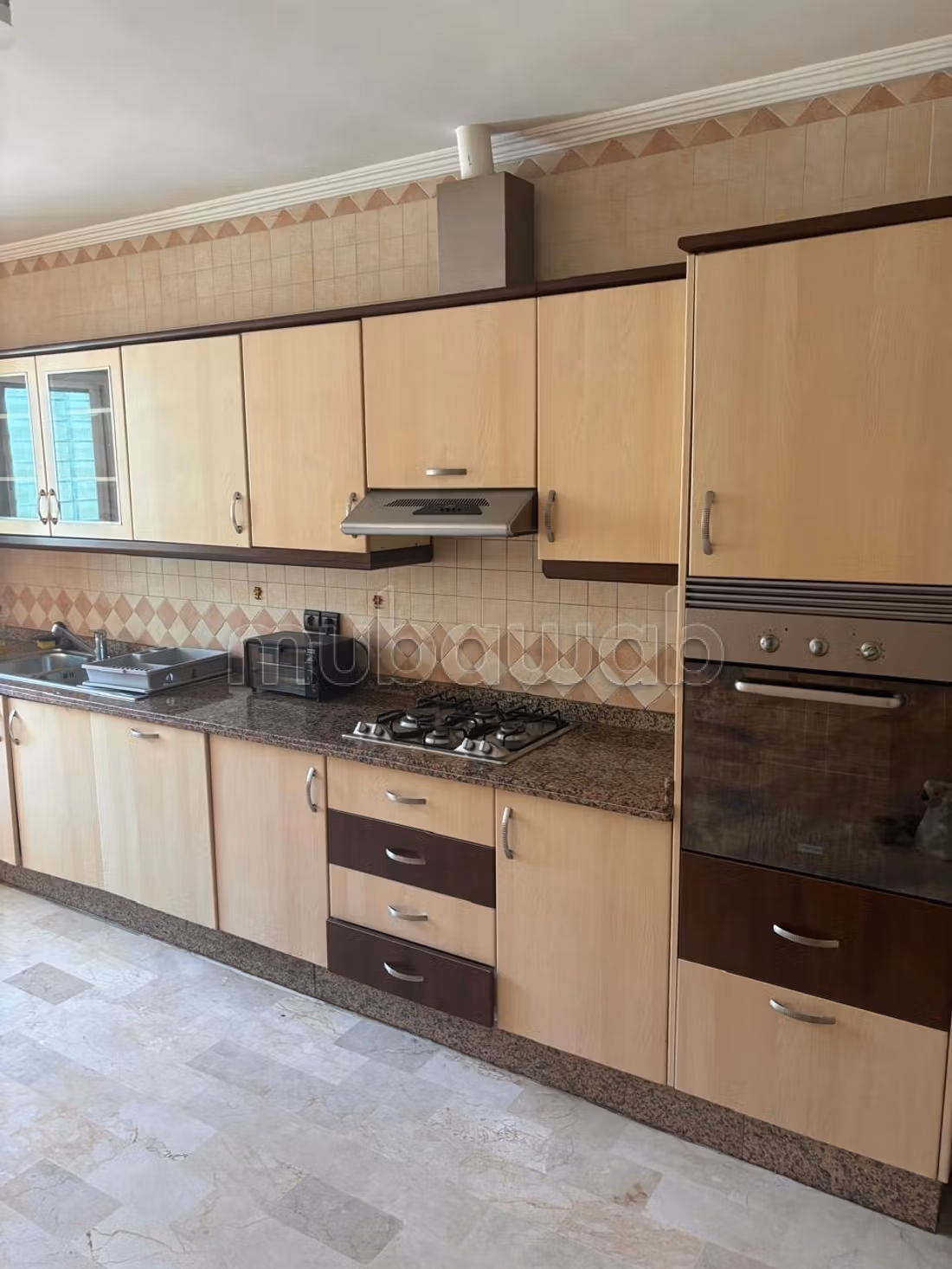 Appartement en location à Agdal. 1 Pièce. Salon typique marocain, résidence sécurisée