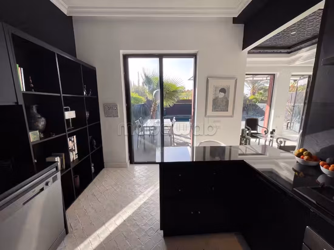 Superba villa in vendita sulla strada di Casablanca