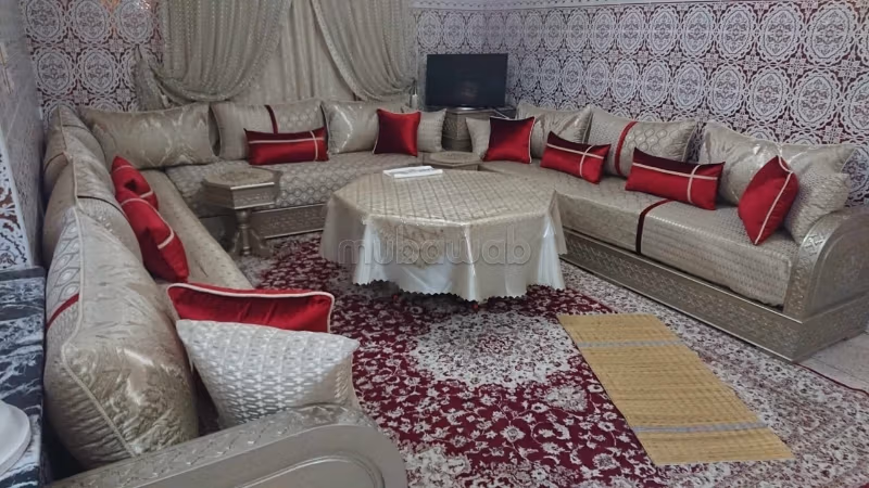 Location d'un appartement à Mhamid 
3 pièces 
Salon traditionnel marocaine