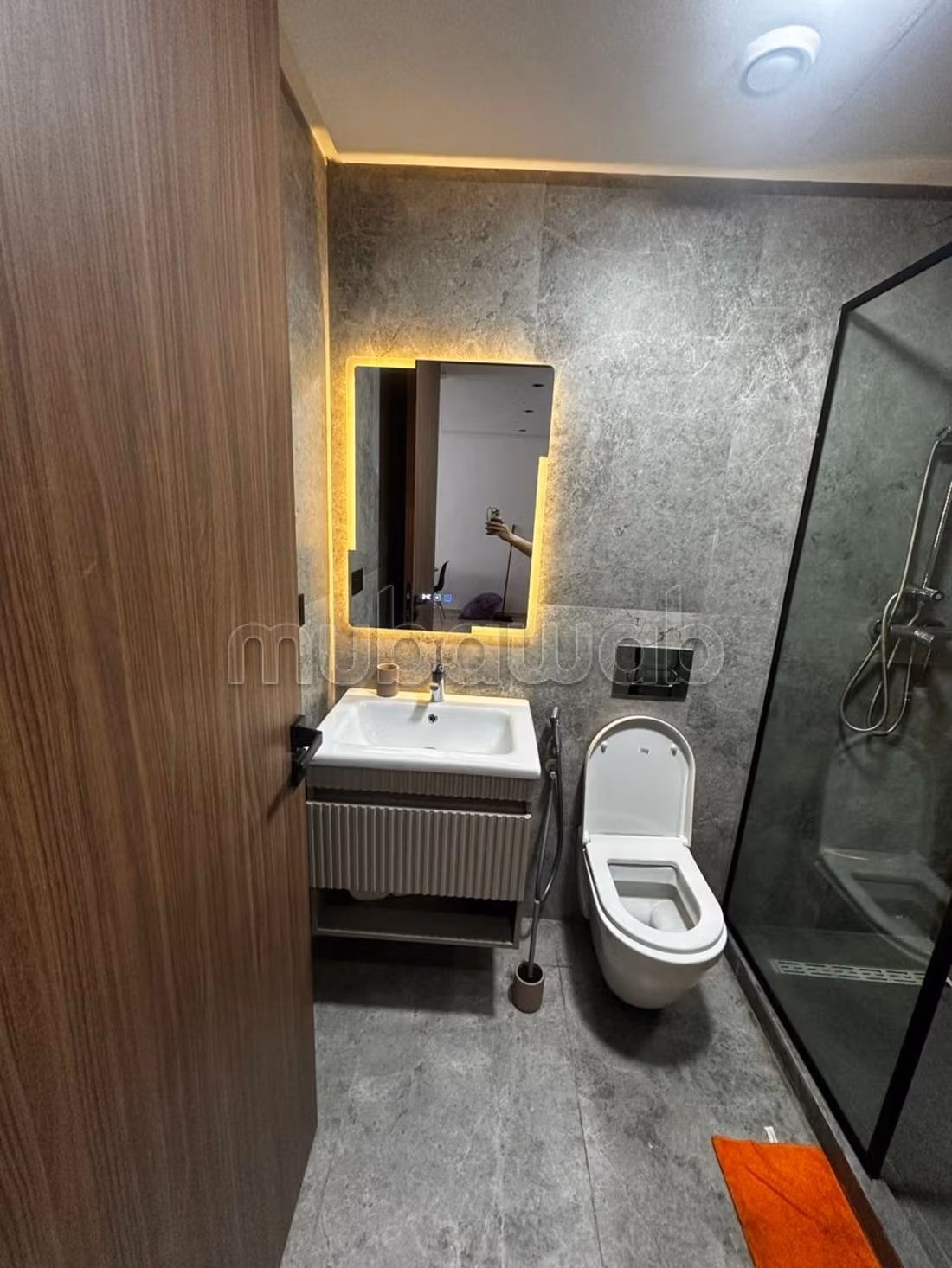Très bel appartement en location à Palmier.
Superficie 55 m².
Meublé — 4