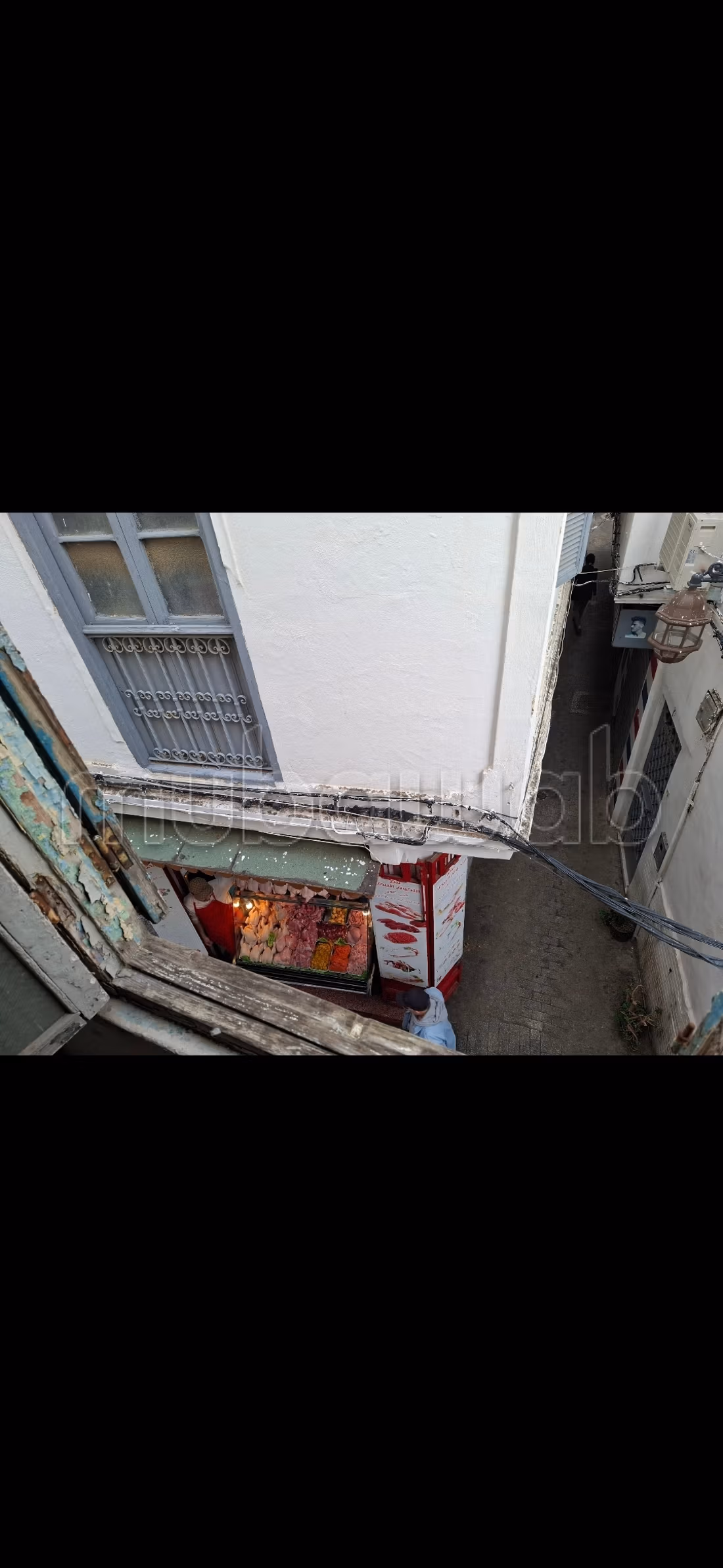 Klein riad in de grote souk aan de winkelstraat